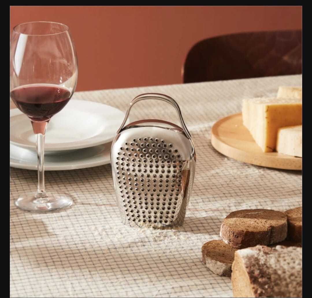 Alessi Cheese Please CHB02 Grattugia per Formaggio di Design in Acciaio Inossidabile 18/10 - LEDAR SHOP