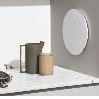 Bilancia da Cucina Digitale di Design con Supporto a Muro in Vetro Temprato e Resina Termoplastica Batteria Ricaricabile con Porta USBC Nero   Alessi Plissé MDL16 B