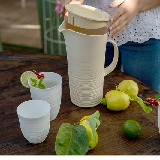 Caraffa con Coperchio Post Consumed Recycled Poliestereastic Bianco Latte 01.8 L Guzzini Tierra