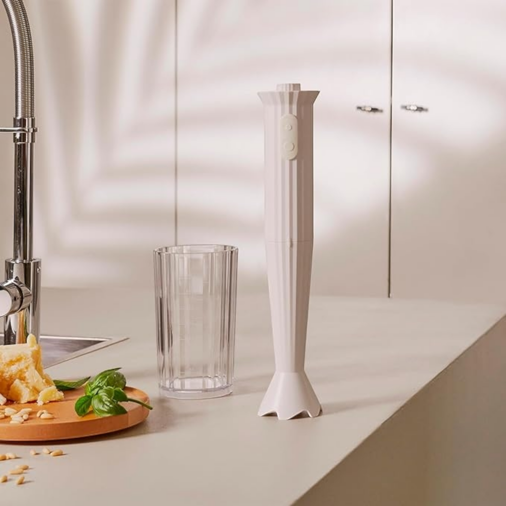 Frullatore a Immersione di Design con Bicchiere Graduato in Resina Termoplastica  Spina Europea 500W Bianco Alessi Plissé