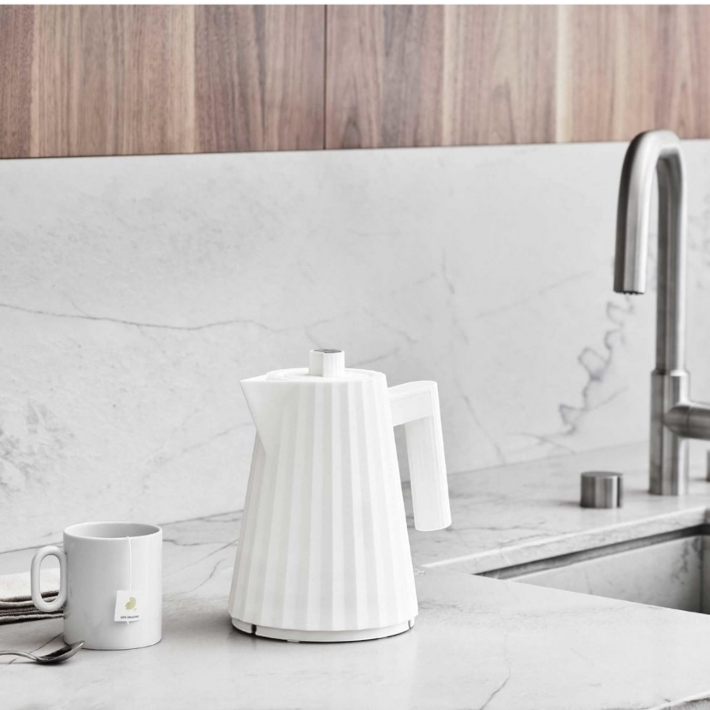 Bollitore Elettrico di Design Alessi  Plissé in Resina Termoplastica Presa Europea 2400W 100cl